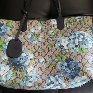 Reversible gucci blooms totet